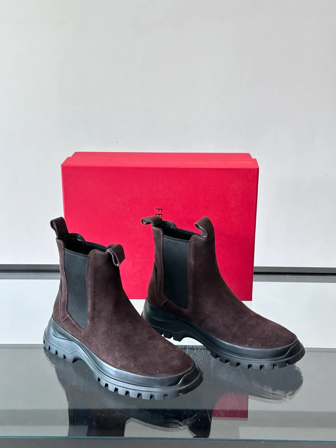 Men's men's shoes 💰960 FERRAGAMO Chelsea boots, super A Chelsea shoes equipped with thick outsole, minimalist design exudes modern charm. Imported leather surface, good texture, leather lining, easy to wear!  size: 39-44 (38.45.46 customized)